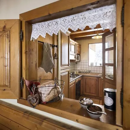 Sleeps 8 Pool Wifi Apartment